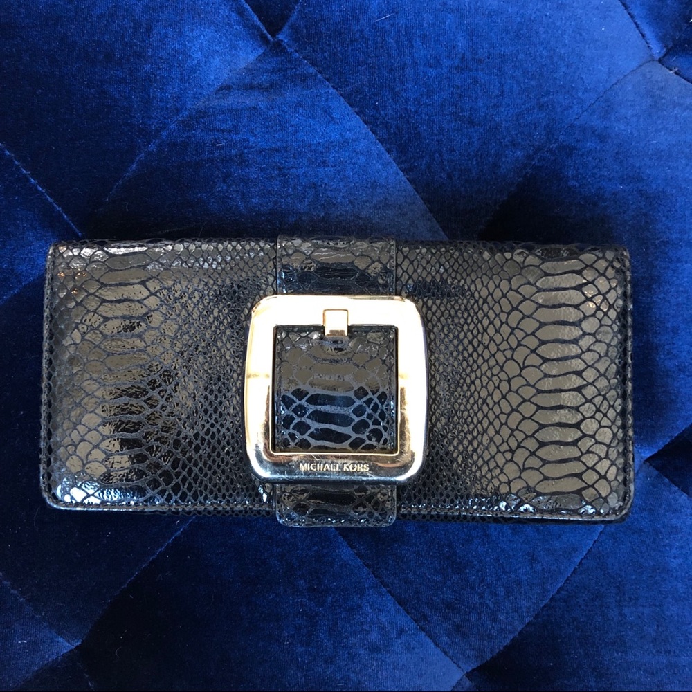 💯 Authentic Michael Kors clutch (gold hardware)